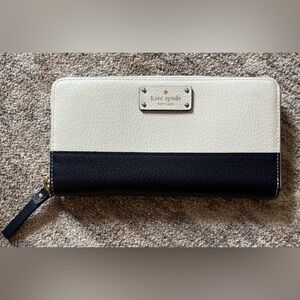 Kate Spade Navy and Cream Wallet